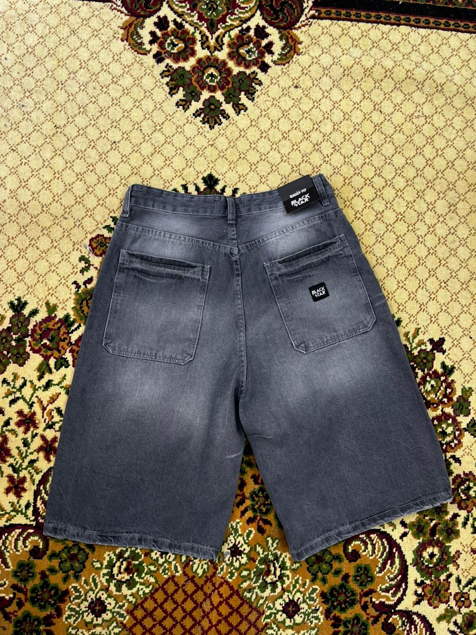 acid-washed gris-noir denim baggy shorts