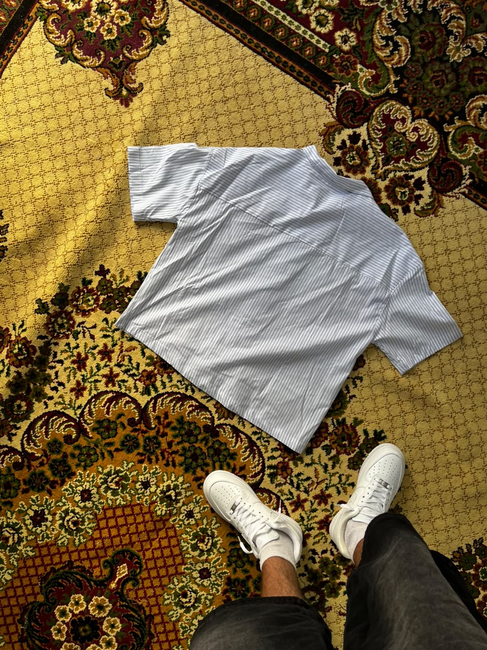 white and blue striped short-sleeve shirt